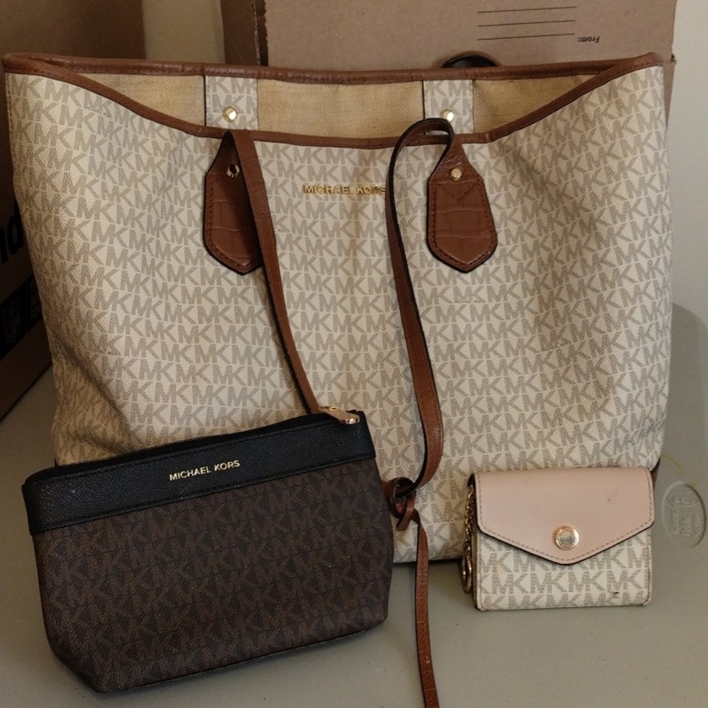 Michael Kors Restorable Bundle – Tote, Makeup Bag & Coin Pouch
